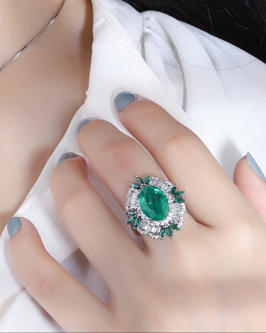 Vintage Simulated Emerald Floral Halo Ring