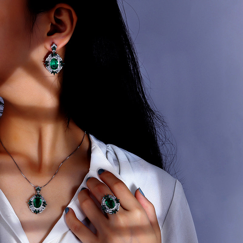Vintage Simulated Emerald Floral Halo Nicklace