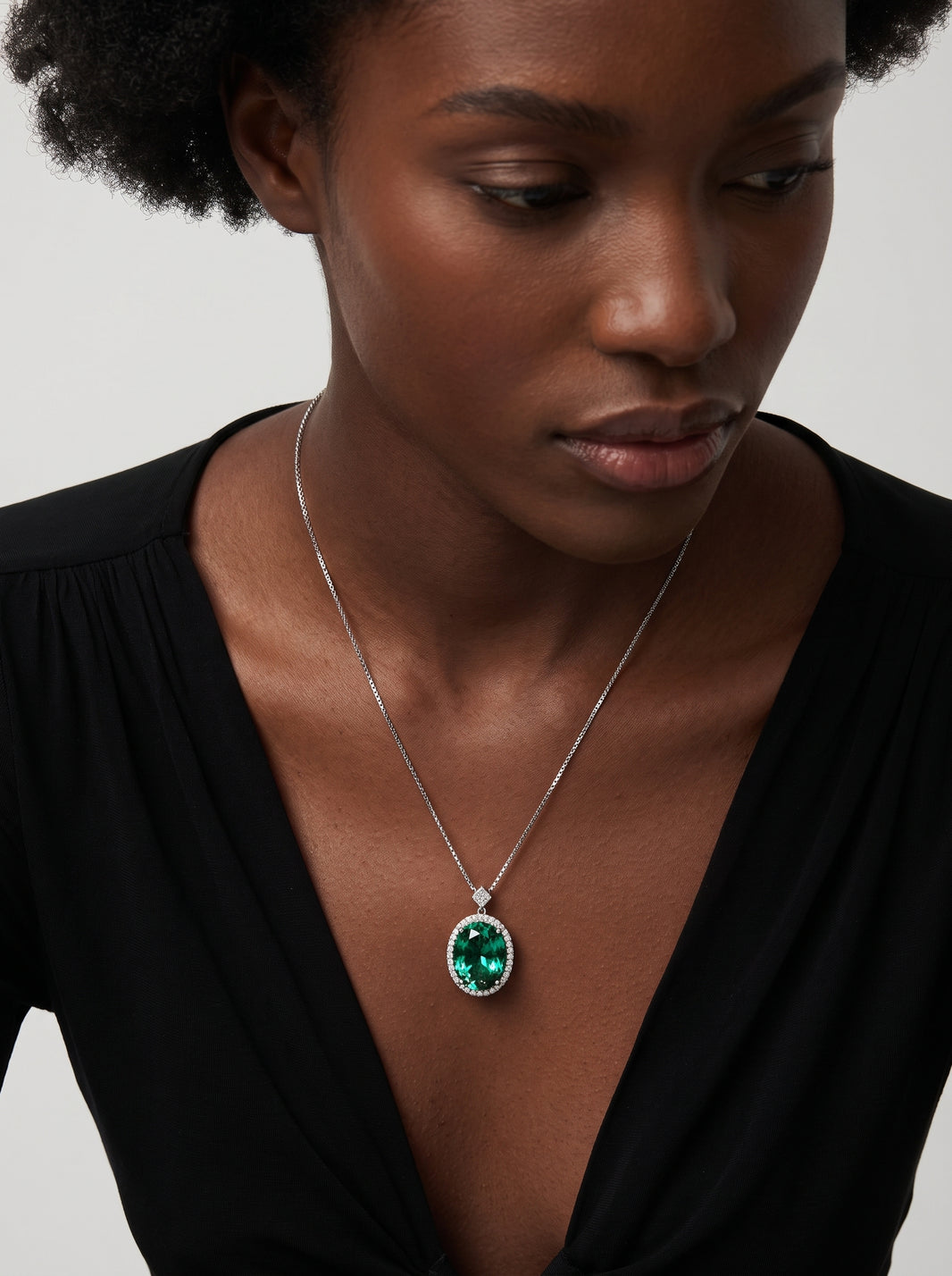 ZIRAVE Jewelry Vintage Oval Emerald Halo Nicklace